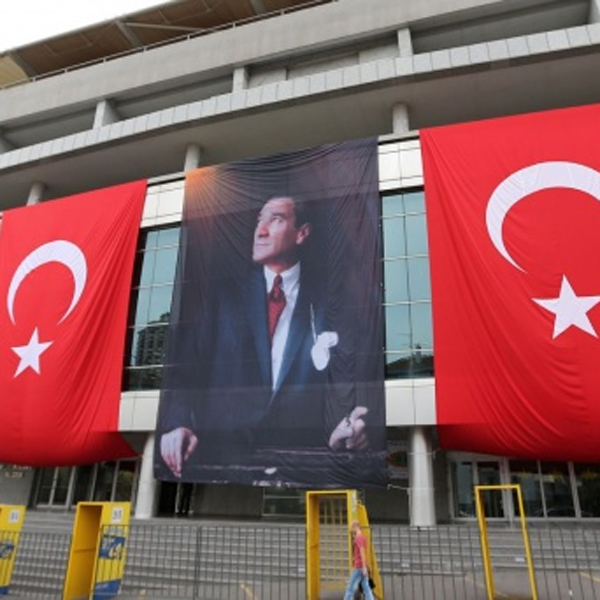 Kullanım Alanları ve Özellikleri Atatürk Posterleri; ulu önder Gazi Mustafa Kemal Atatürk'ün istediğiniz ebat ve ölçüde, poster ve bayrağı imalatının yapıldığı Gönder Bayrak; yine dijital ortamda hazırlanan afişleri istediğiniz ebat ve ölçüde hazırlar, istenilen günde teslimatını sağlar. 